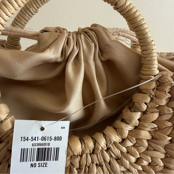 Elegant Tan Woven Shoulder Bag - Picture 10 of 12